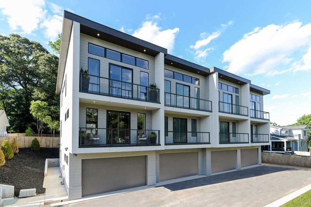 1300 Memorial Dr #19