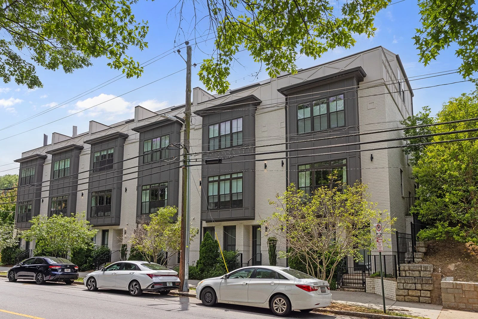 574BoulevardPlNE#12-2060-WEB-001.jpg