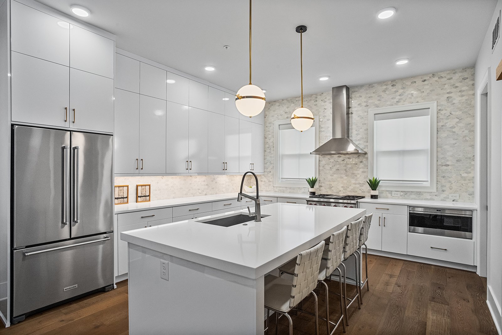 574BoulevardPlNE#12-2060-WEB-008.jpg