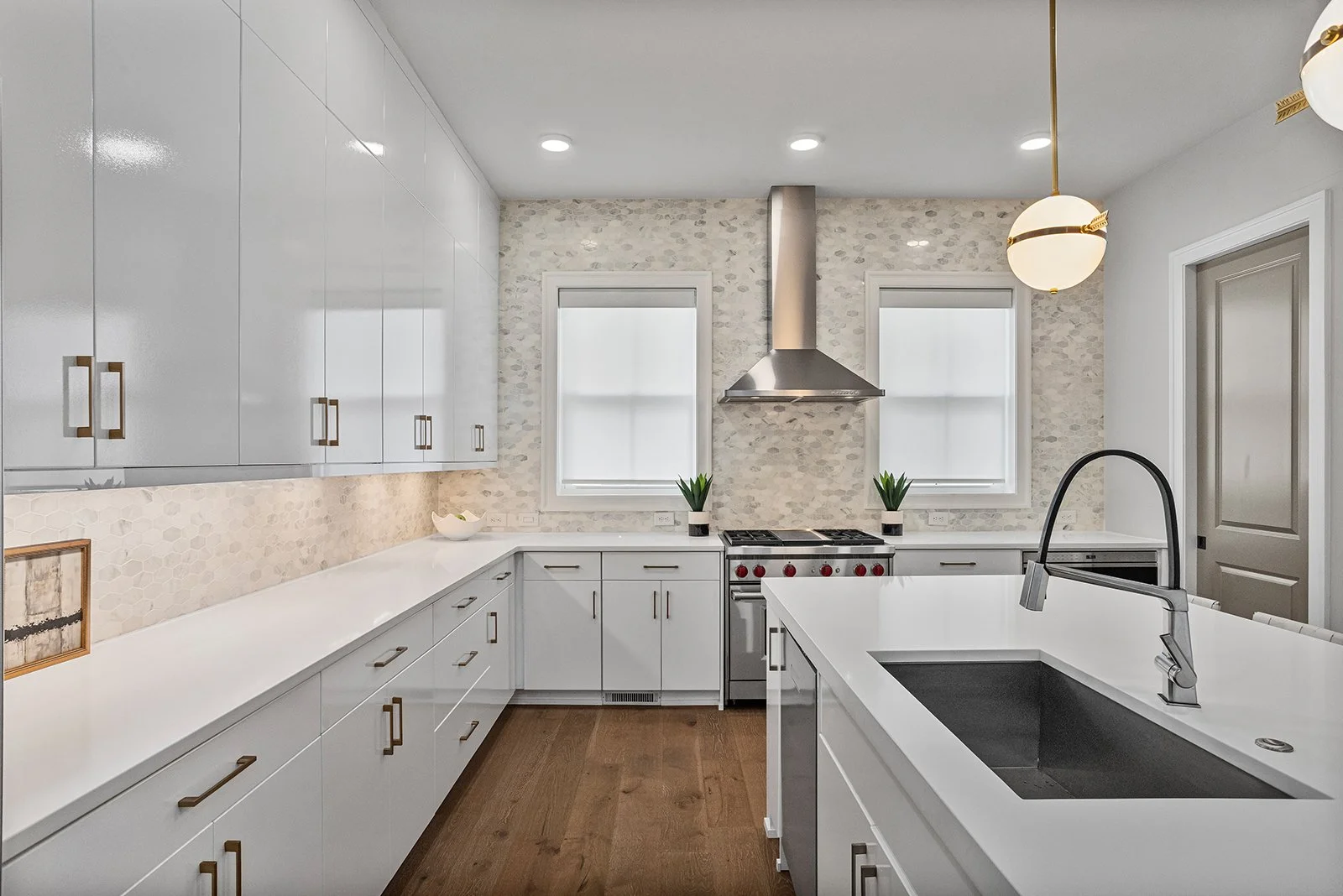 574BoulevardPlNE#12-2060-WEB-011.jpg