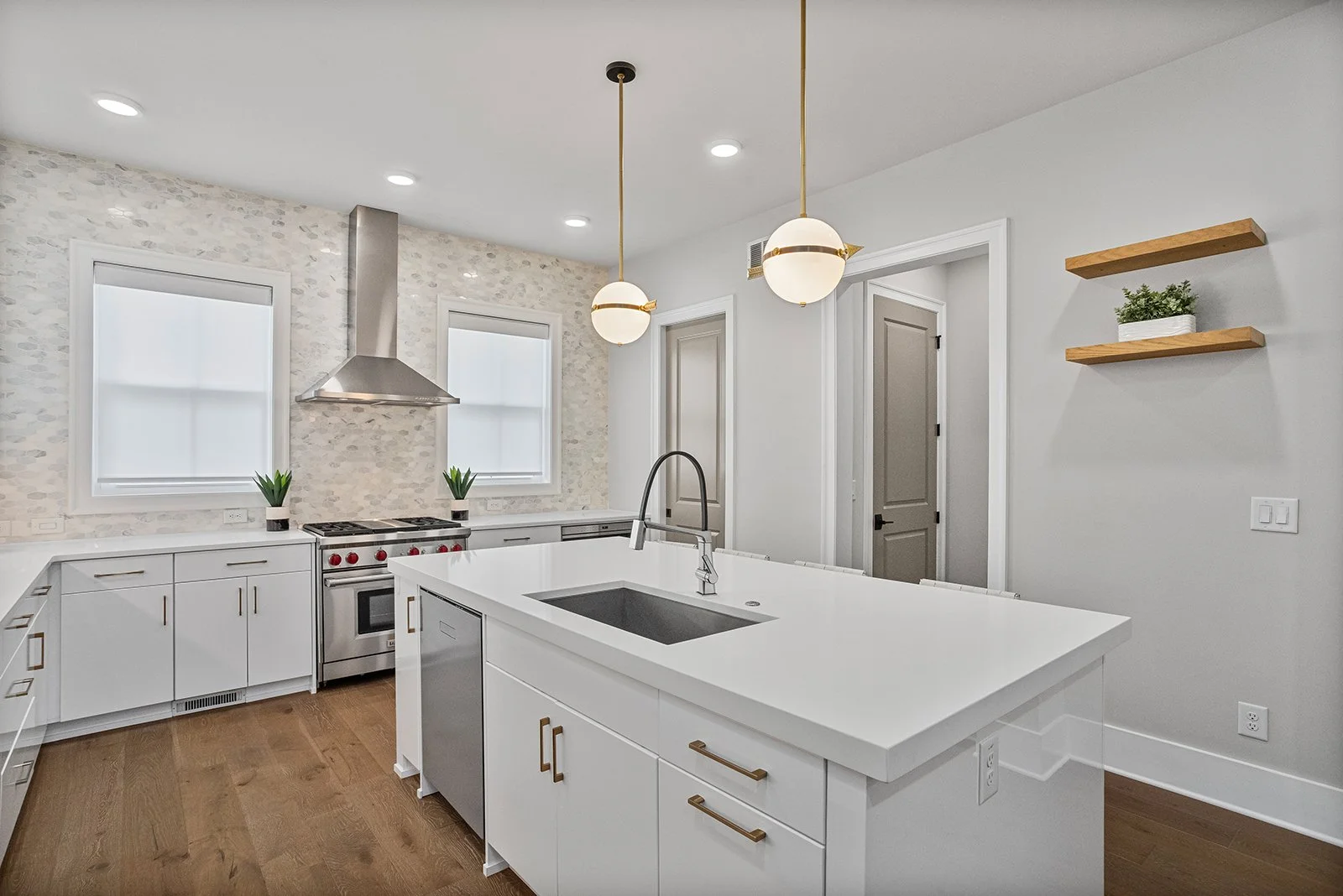 574BoulevardPlNE#12-2060-WEB-012.jpg