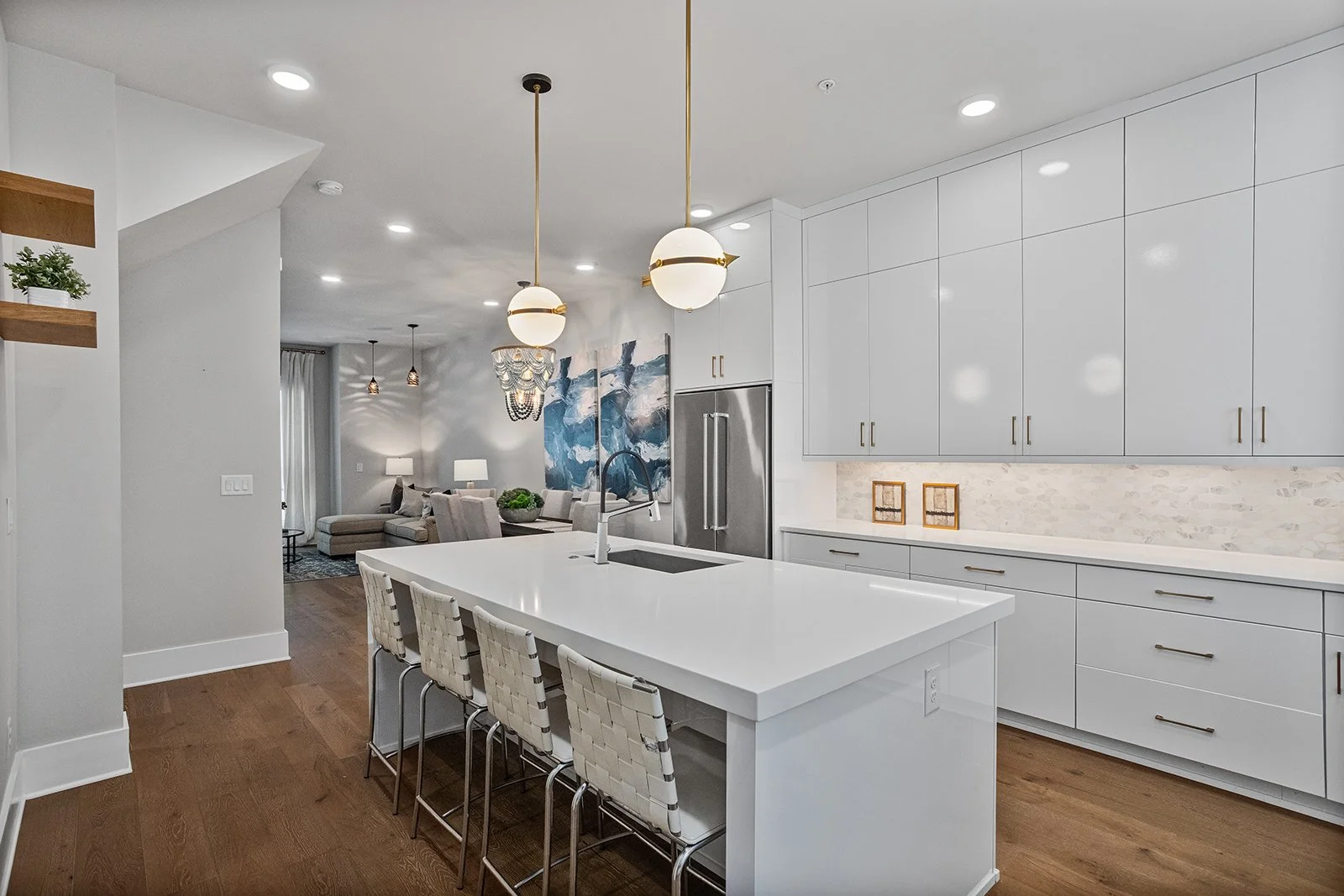 574BoulevardPlNE#12-2060-WEB-015.jpg