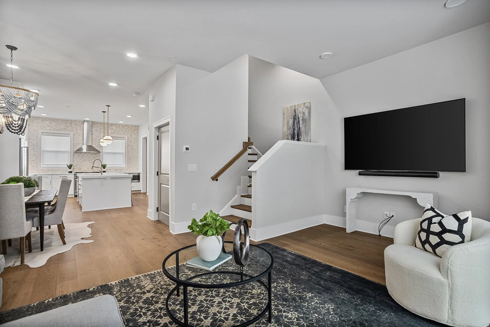 574BoulevardPlNE#12-2060-WEB-019.jpg