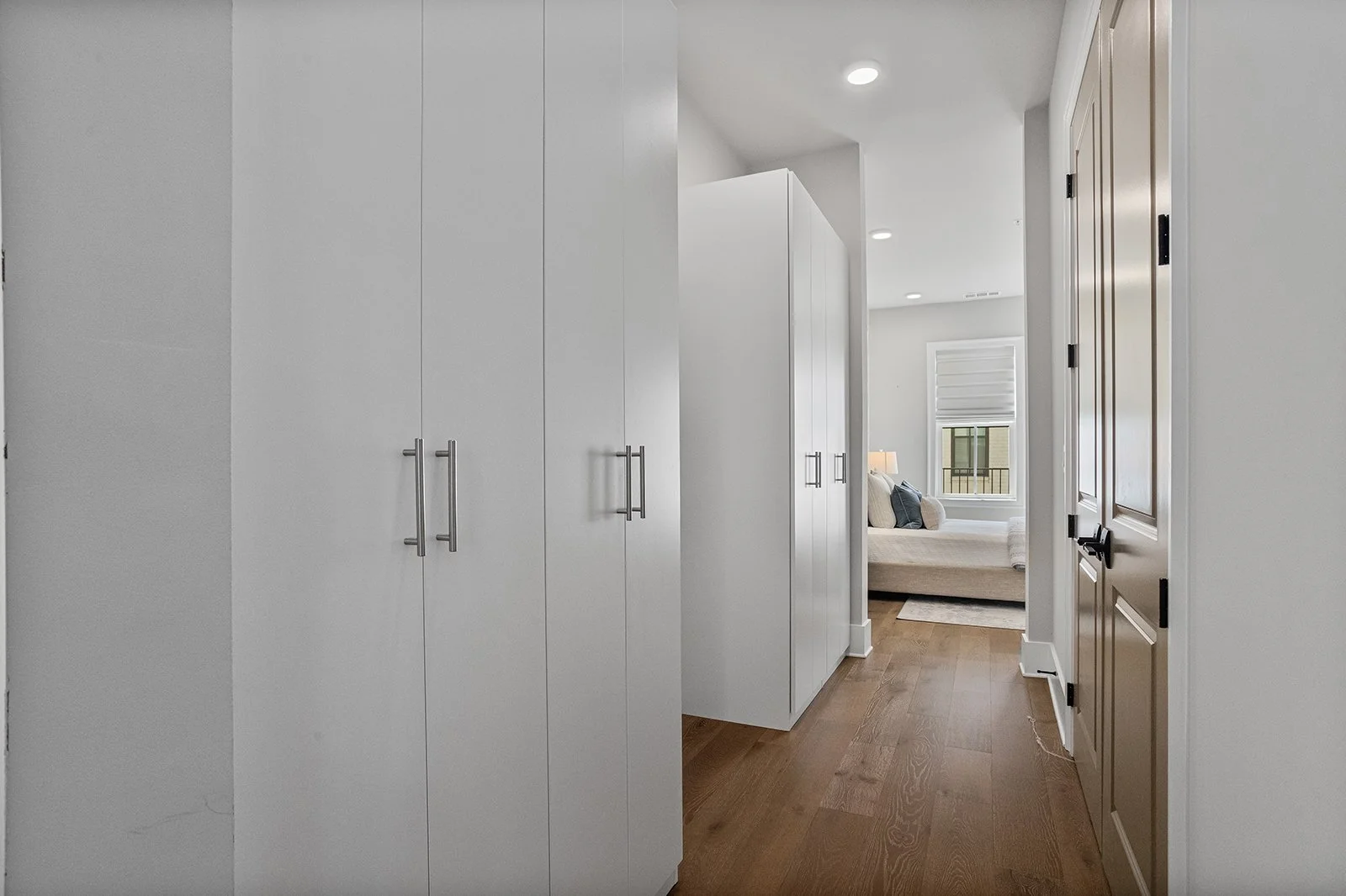 574BoulevardPlNE#12-2060-WEB-021.jpg