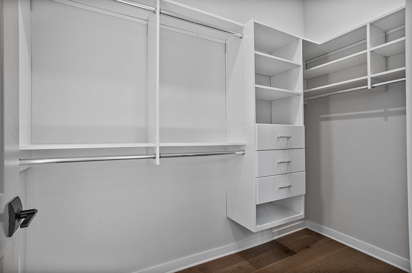 574BoulevardPlNE#12-2060-WEB-023.jpg