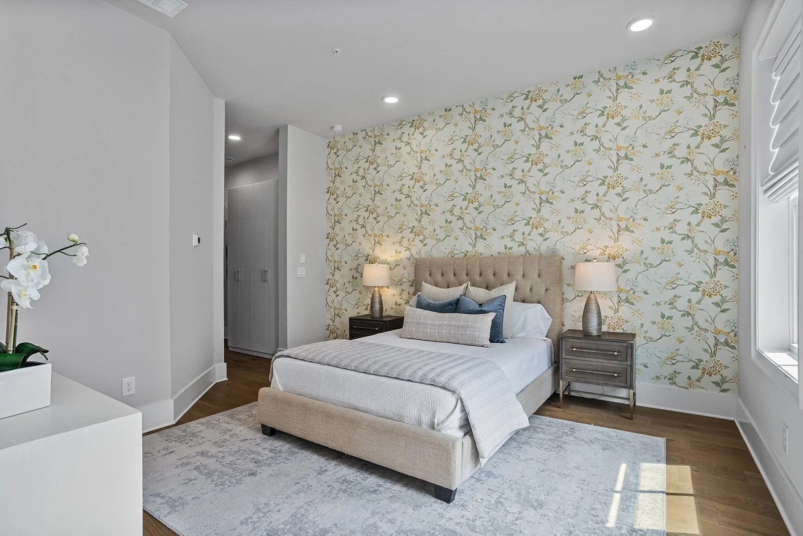 574BoulevardPlNE#12-2060-WEB-027.jpg