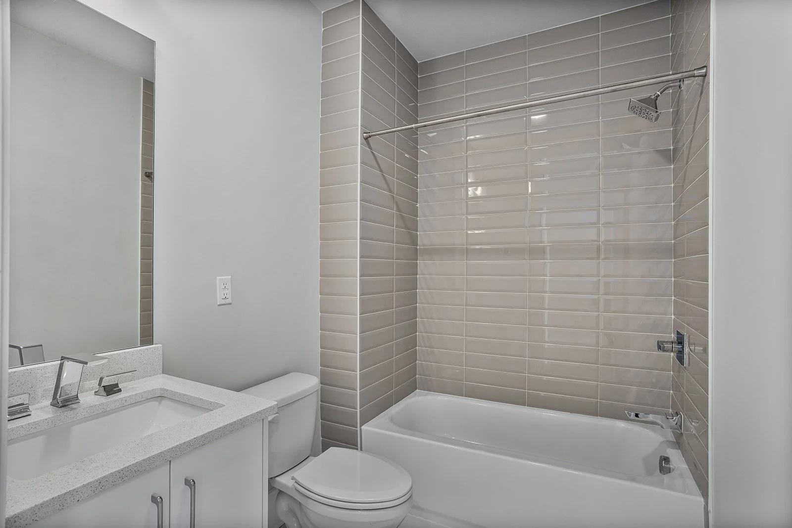 574BoulevardPlNE#12-2060-WEB-038.jpg