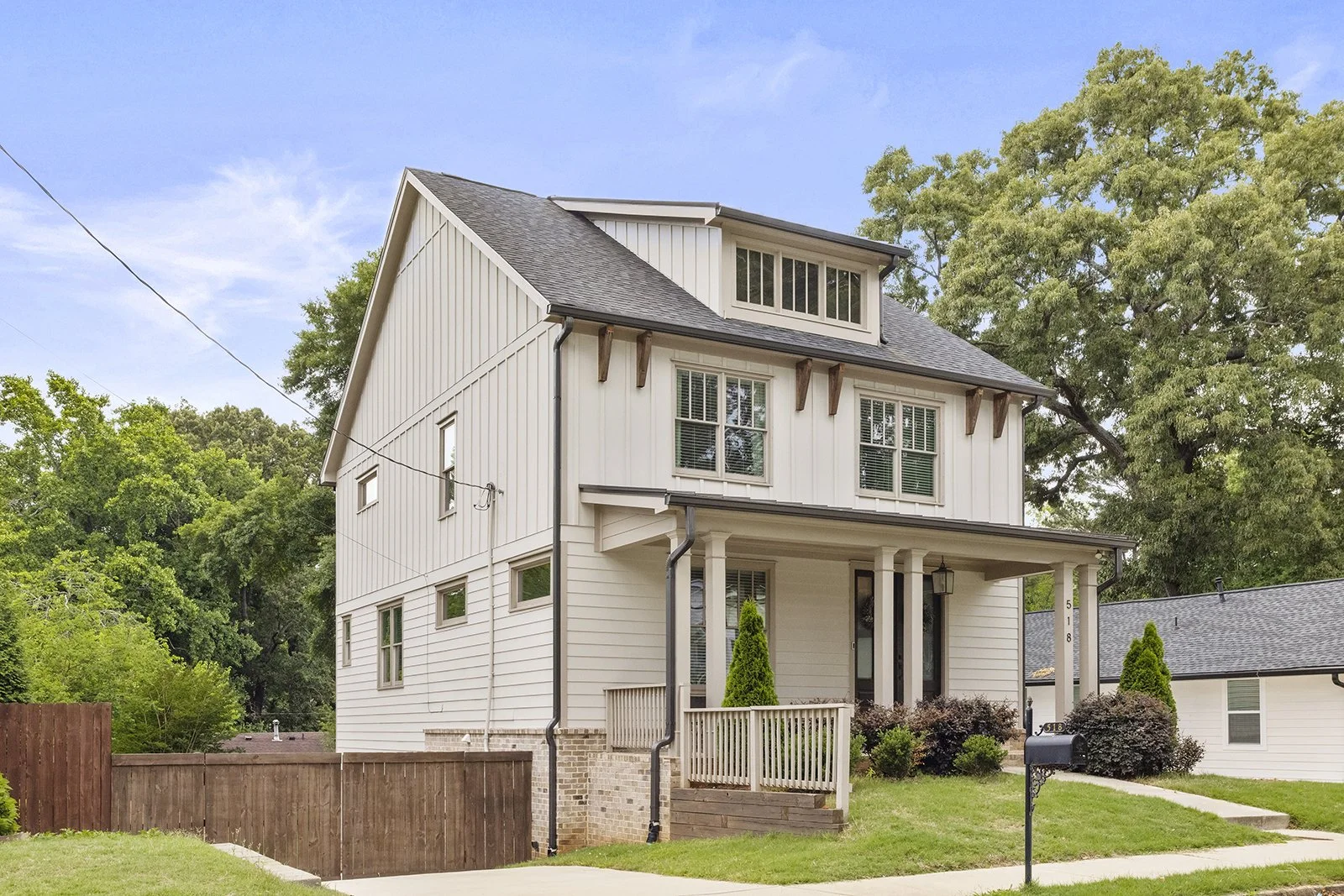 518OakDr-2080-WEB-001.jpg