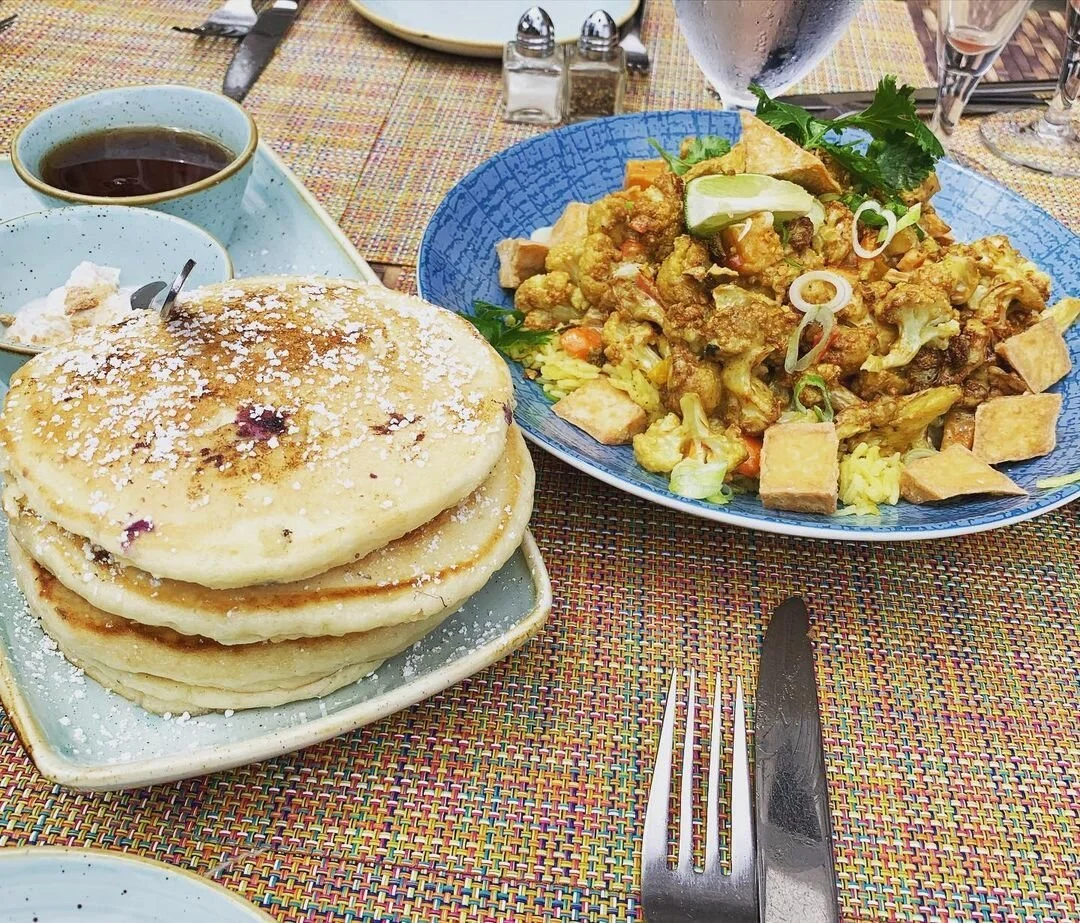Fluffy Lemon-Blueberry Griddle Cakes &amp; crispy Cauliflower &amp; Tofu Curry - part of our unlimited Sunday brunch tasting menu. 💯-plant-based, 💯 beloved DC Sunday tradition! #eatarainbow
⠀⠀⠀⠀⠀⠀⠀⠀⠀
📷 @travegan #eatplants #plantbasedfood #feedfee