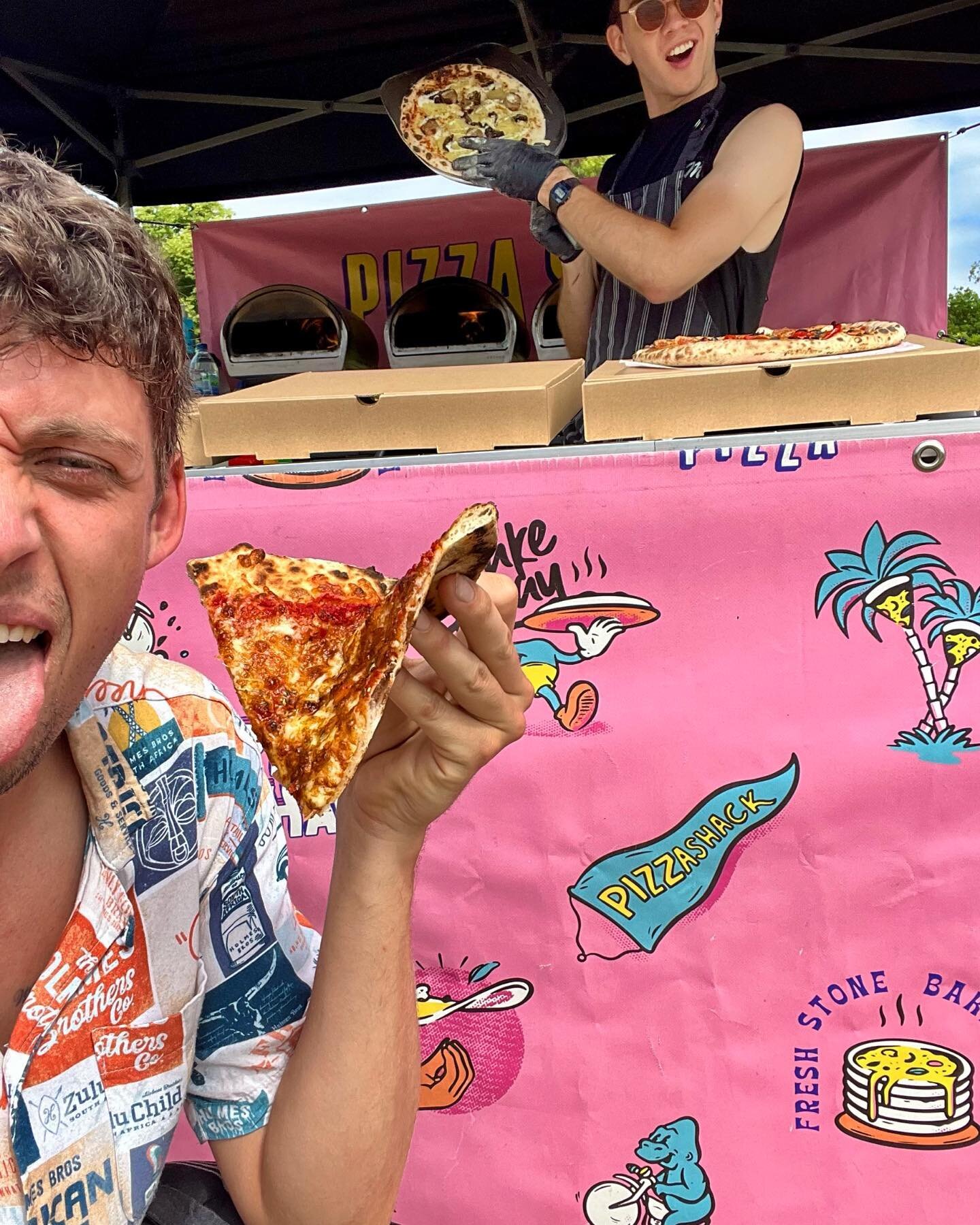 Pizza in the sun! Danny boy aka @lifesabeach94 been slinging dough since 2016! If anyone knows how to make the perfect pie every time it&rsquo;s this fella! Catch him tomorrow @greenwichmarket! He&rsquo;s generous with the cheese &amp; toppings 🤤

#