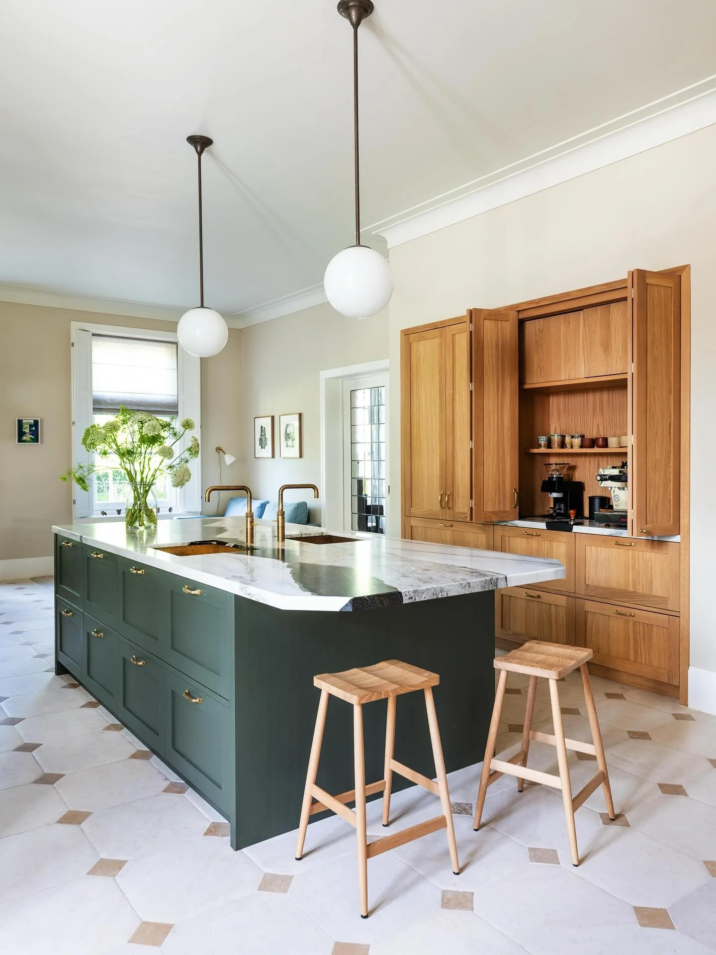 Last sneak peek of this project... everyone's favourite place to hang out... the kitchen ✨ 

📷 @marthehoet