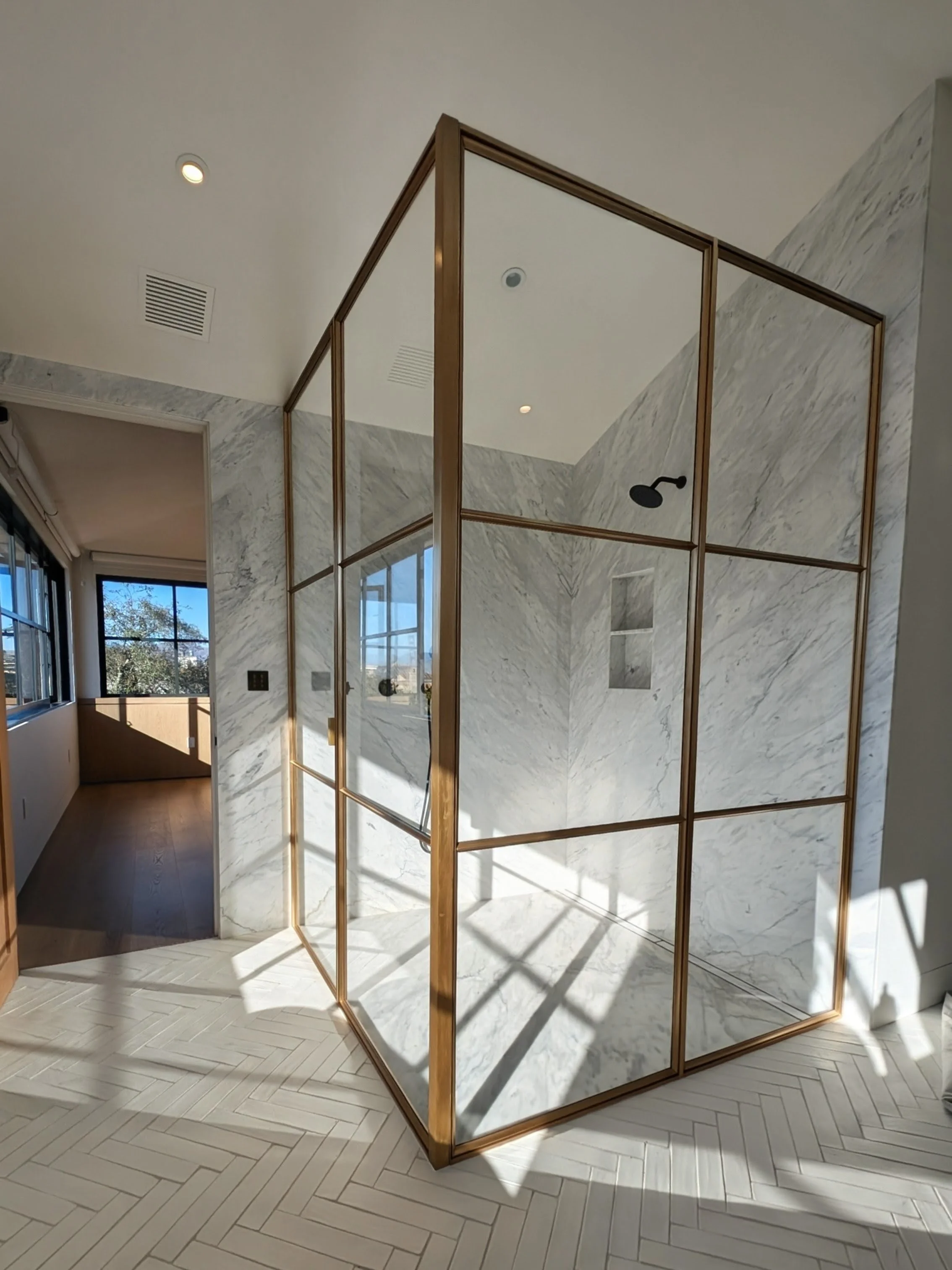 Natural Bronze Finish - Low-iron Glass