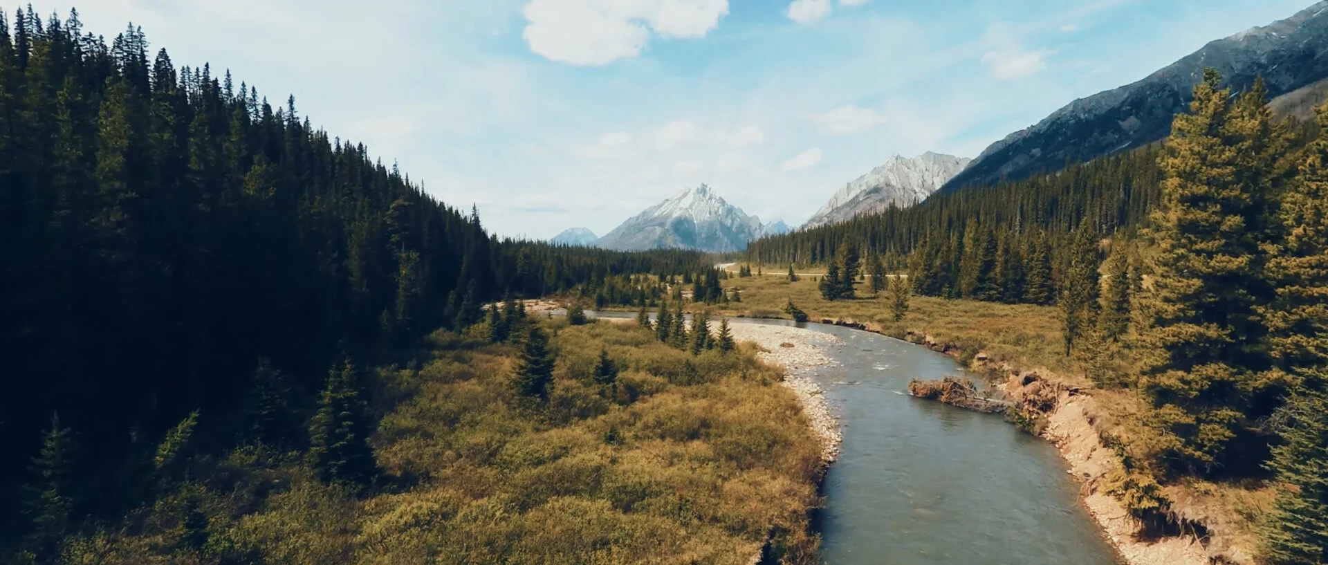 Mount Engadine Lodge is a beautiful spot tucked away in Kananaskis country. We wanted to showcase the characteristics of what makes it unique through the use of heavy imagery. The adventurous space, amazing  environment, and the connection with natu