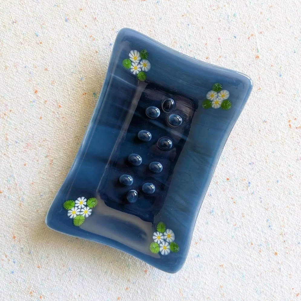 WhiteBouquetonDarkBlue-01-04.jpg