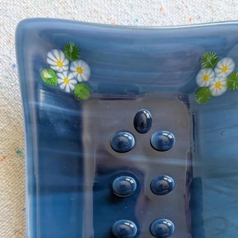 WhiteBouquetonDarkBlue-01-02.jpg