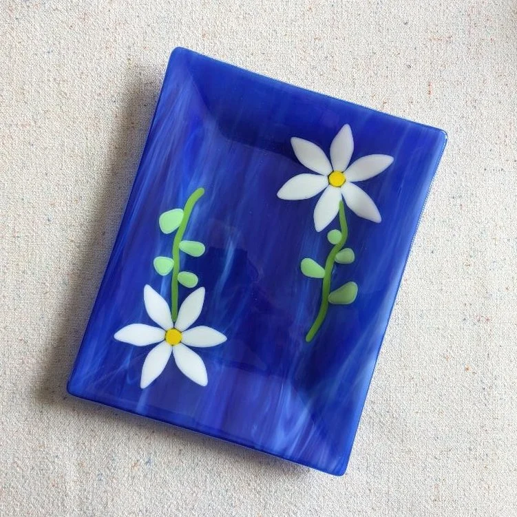 2DaisiesonBlue-01-04.jpg