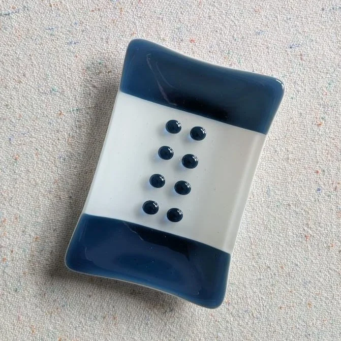 BlueEndsWhiteCenter-01-04.jpg