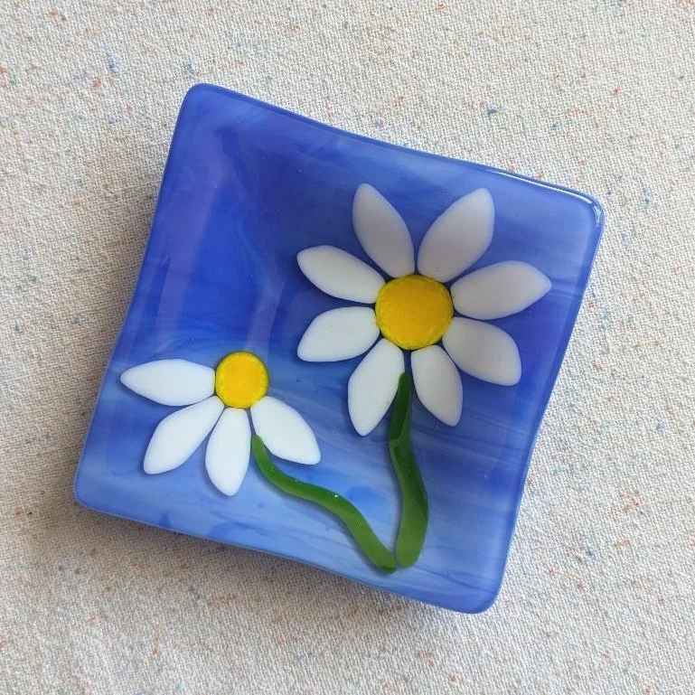 2DaisiesonBlue-01-04.jpg