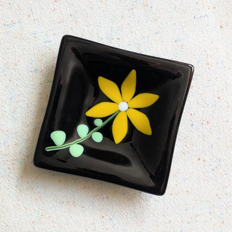 YellowFloweronBlack-01-04.jpg