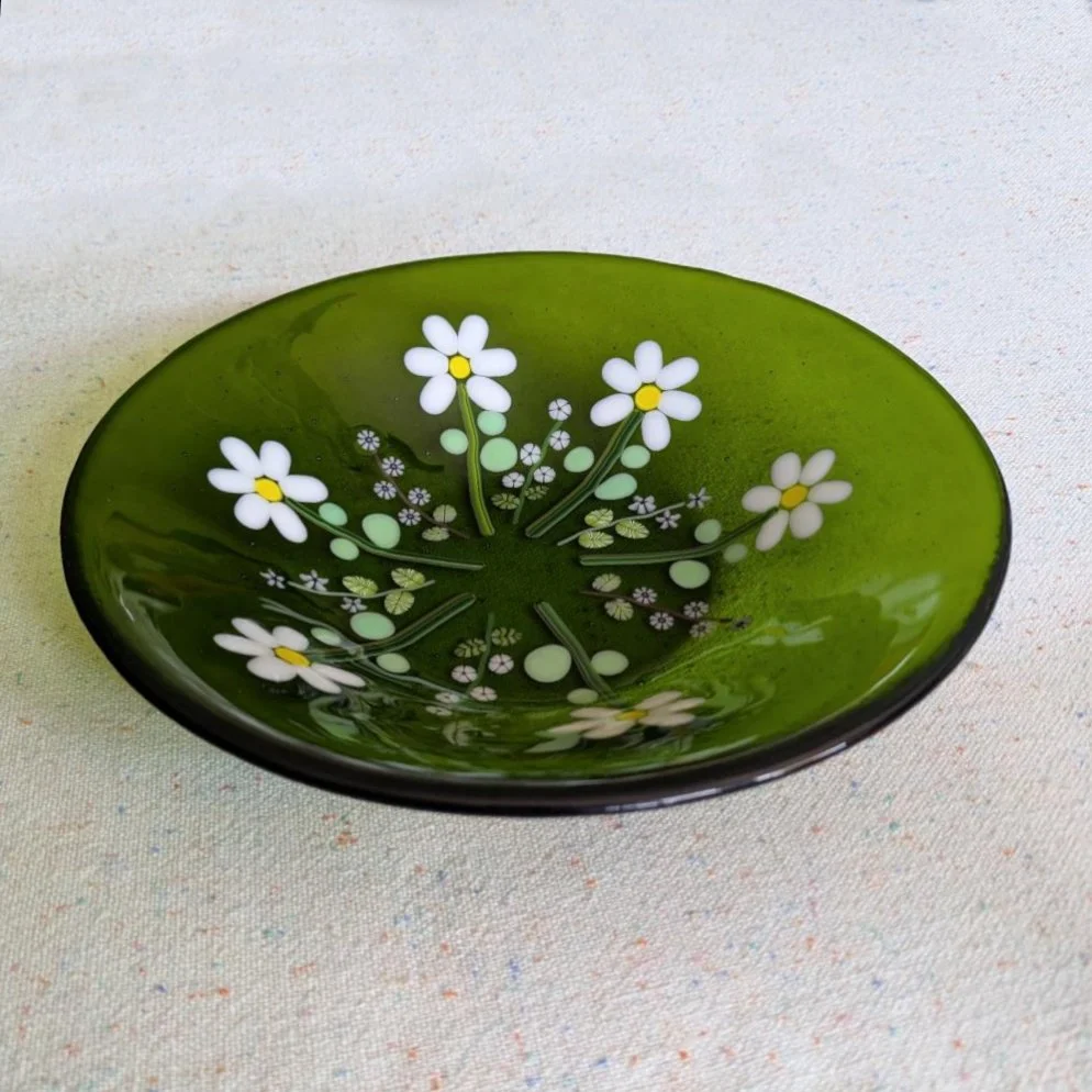 6WhiteFlowersonTGreen-01-05.jpg