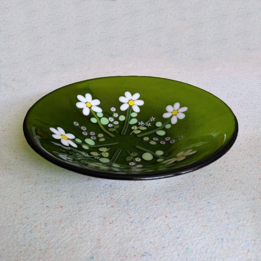 6WhiteFlowersonTGreen-01-04.jpg