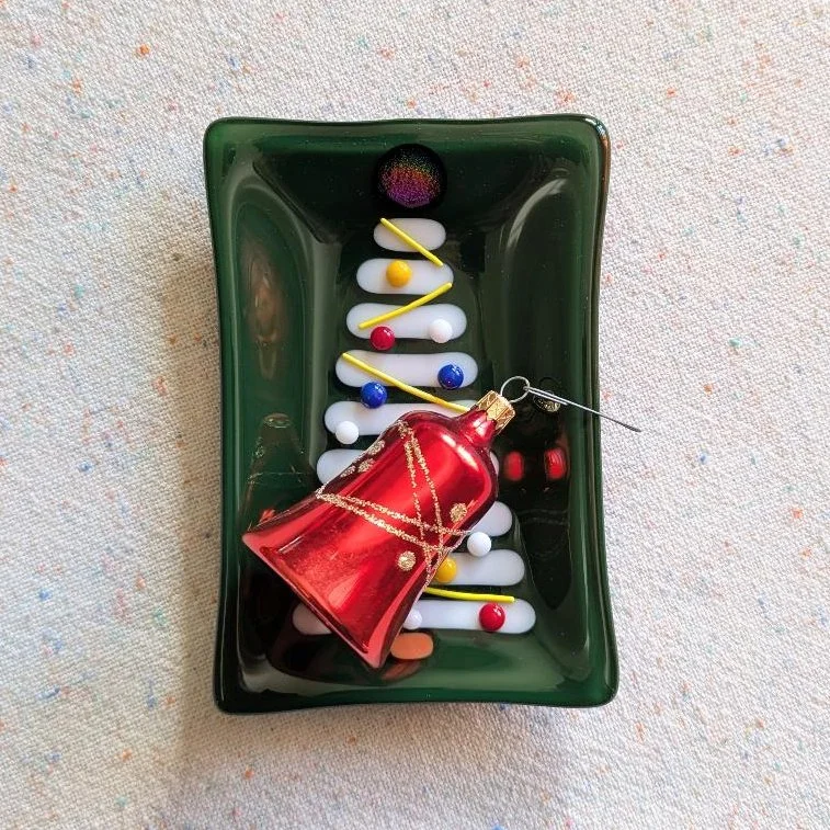ChristmasTreeonGreen-01-05.jpg