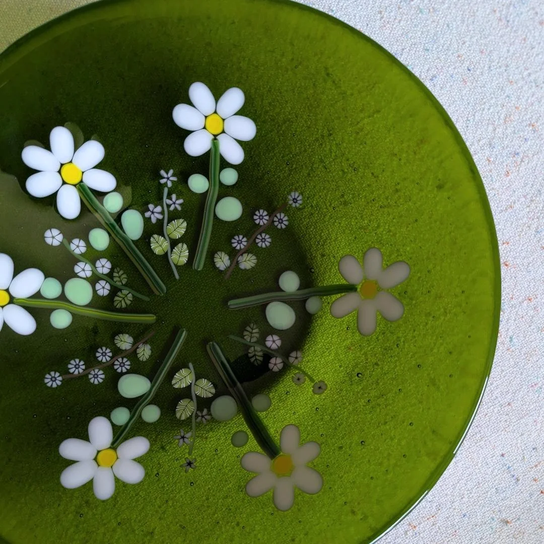6WhiteFlowersonTGreen-01-03.jpg