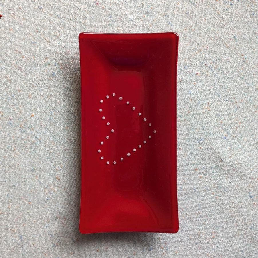 WhiteHeartonRed-01-01.jpg
