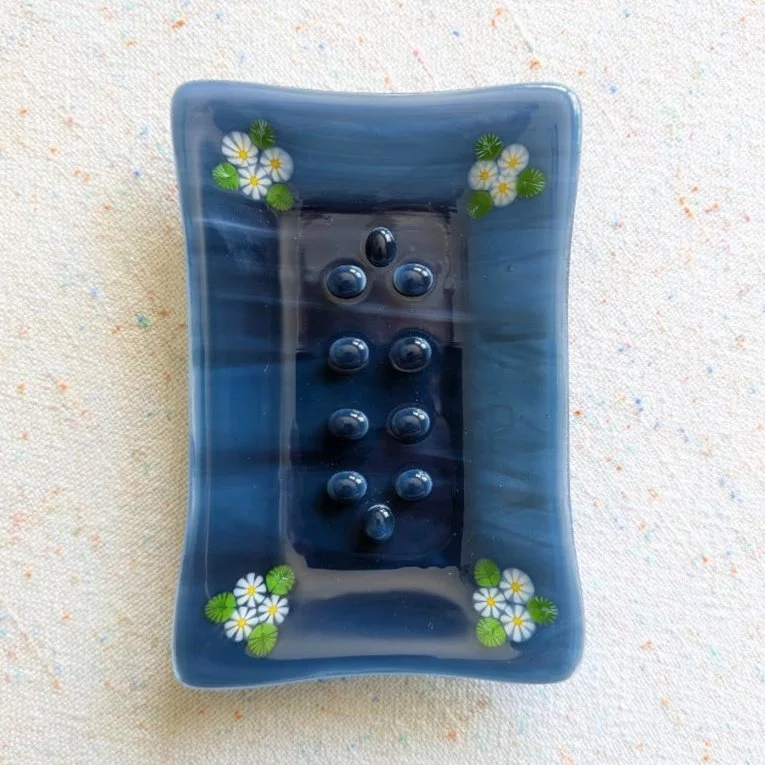 WhiteBouquetonDarkBlue-01-01.jpg