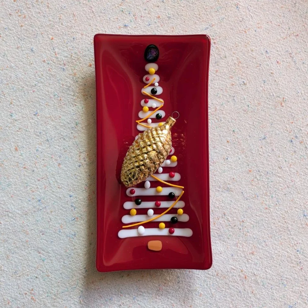 ChristmasTreeonRed-01-05.jpg