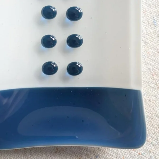 BlueEndsWhiteCenter-01-03.jpg