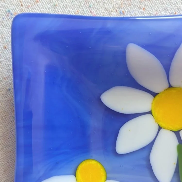 2DaisiesonBlue-01-02.jpg