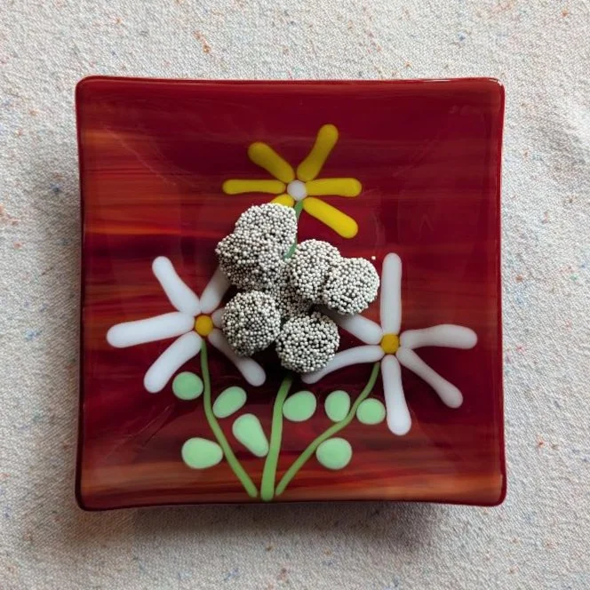 7 x 7 Inches Fused Glass Dish – Two White Flowers and One Yellow Flower on Flame Red Glass