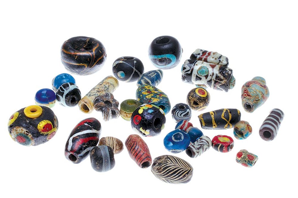  ISLAMIC BEADS TRADED FROM STRICKER by the author for the  Ornament  study collection, since such beads are among his research interests (Liu 2012). Even this small batch extends our knowledge base of the enormous types of Islamic beads. 
