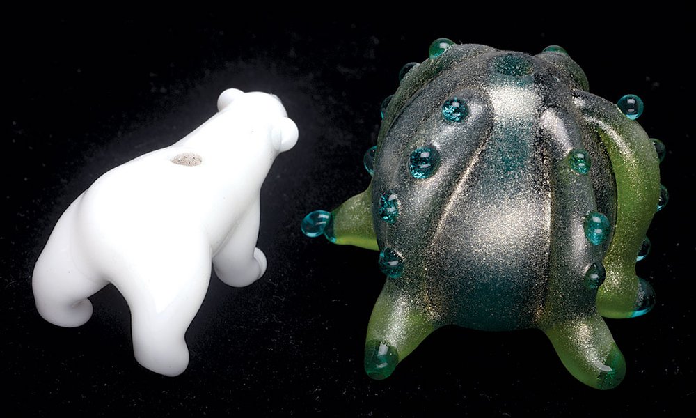  CONTEMPORARY ANIMAL BEADS: POLAR BEAR by Phyllis Clarke, 3.6 centimeters long, 1994 and GREEN DIATOM by Patti Dougherty, 3.1 centimeters high, 1998.&nbsp; 
