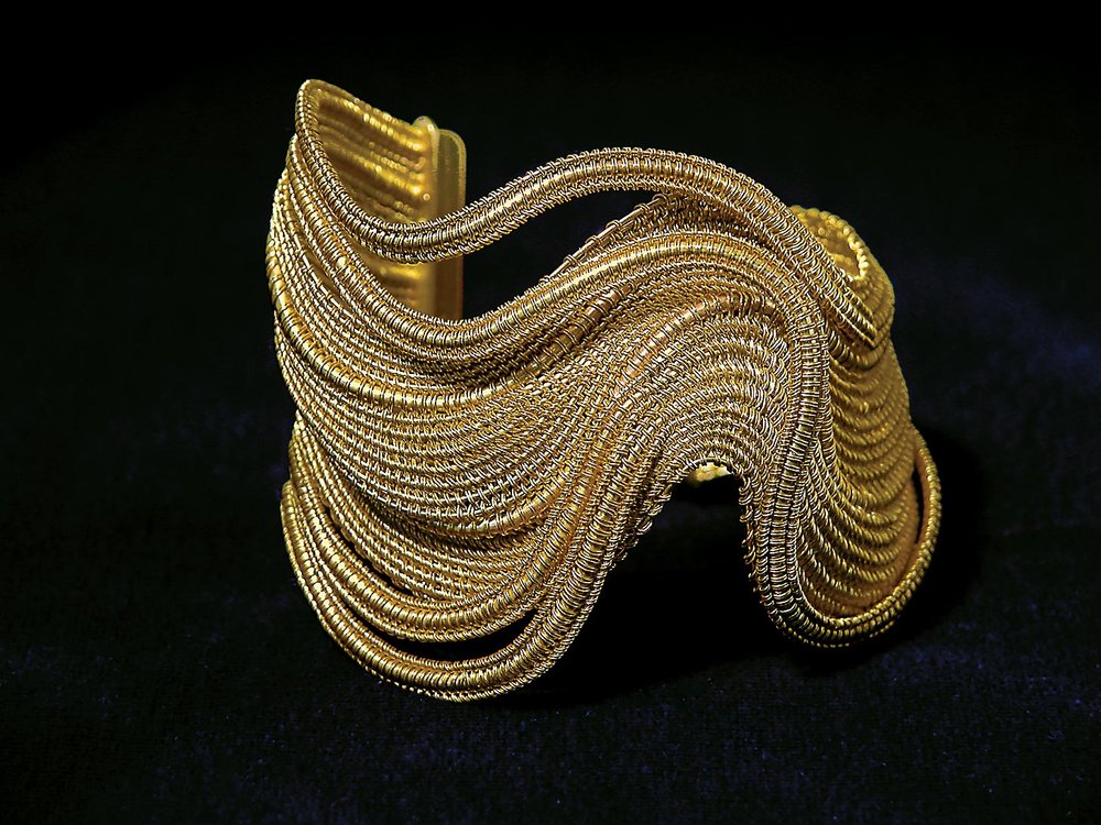  BRACELET #64 of eighteen and twenty-two karat gold; 5.7 × 6.4 × 5.1 centimeters, 2004.  Private collection.  