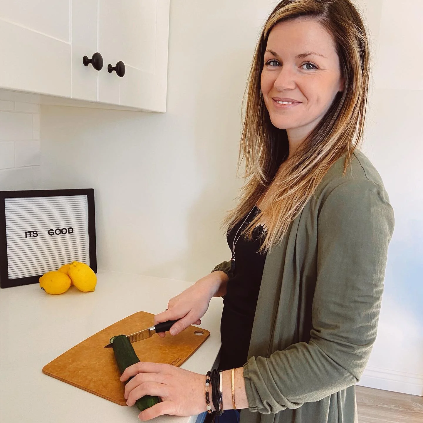 Do NOT throw your lemons 🍋 at people. ⁣
⁣
No matter how bad you want to, seriously, don&rsquo;t do it. You don&rsquo;t need to!!⁣
⁣
Frustration can be an energetically infused emotion in the body and is much like a teeter totter ⚖️ between feeling a