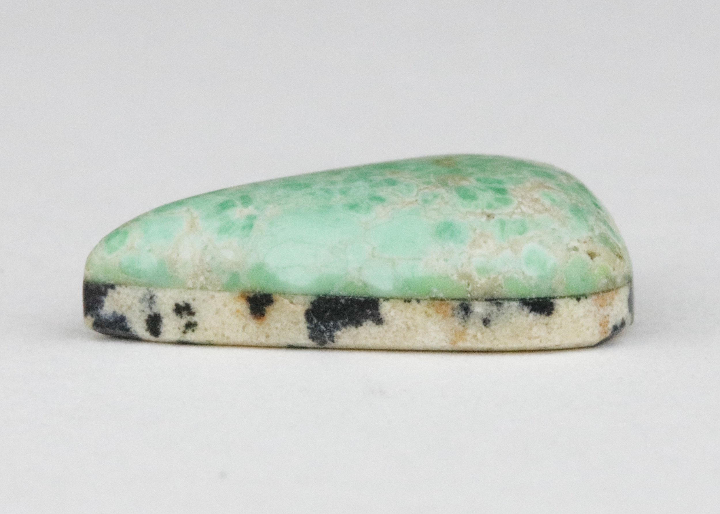 Side view of a variscite doublet to show what a stone doublet is.