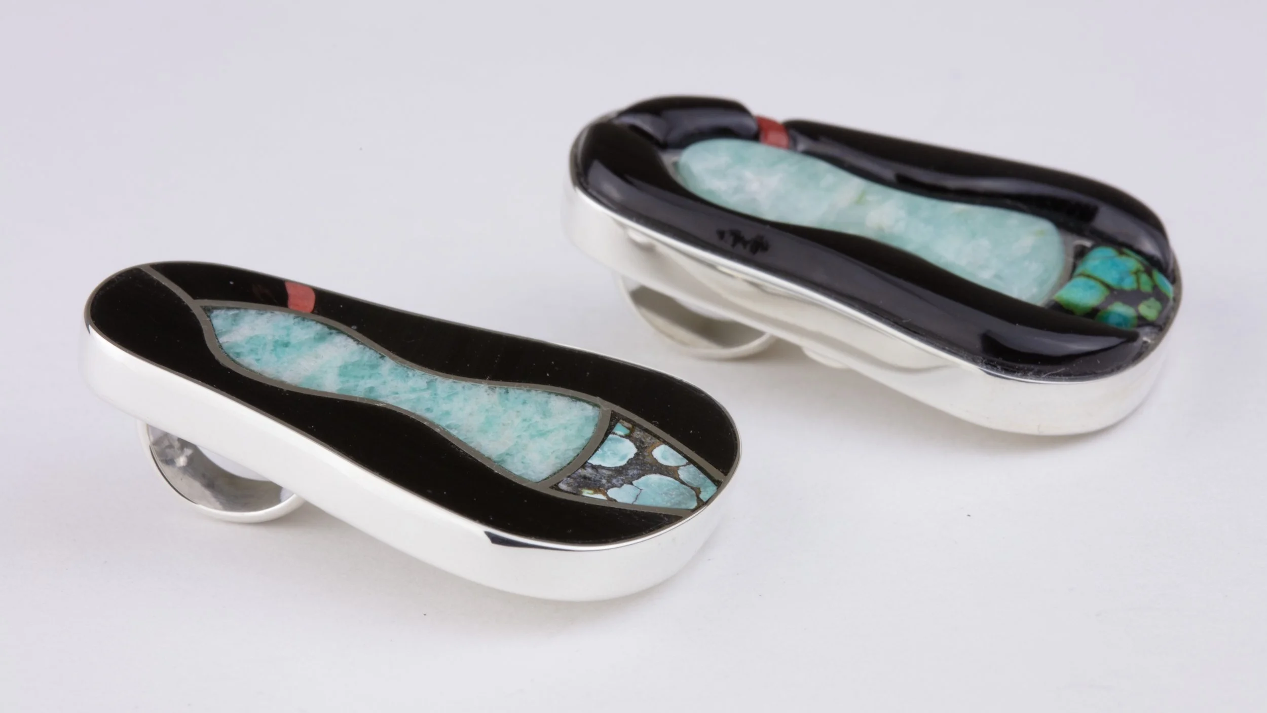 Here is a side by side comparison of a flush inlay versus a cobblestone inlay