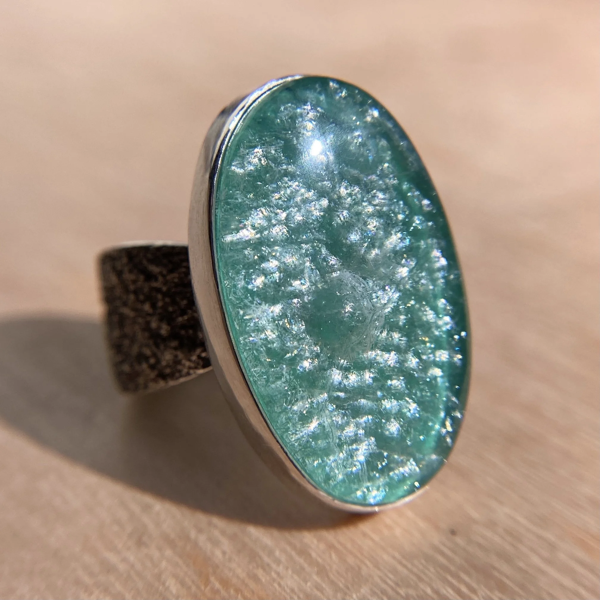 Hyalite Opal: How Light and Backing Change the Stone