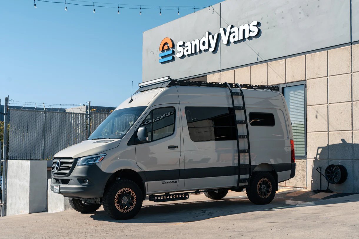 LunaLovevan-1_1.jpg