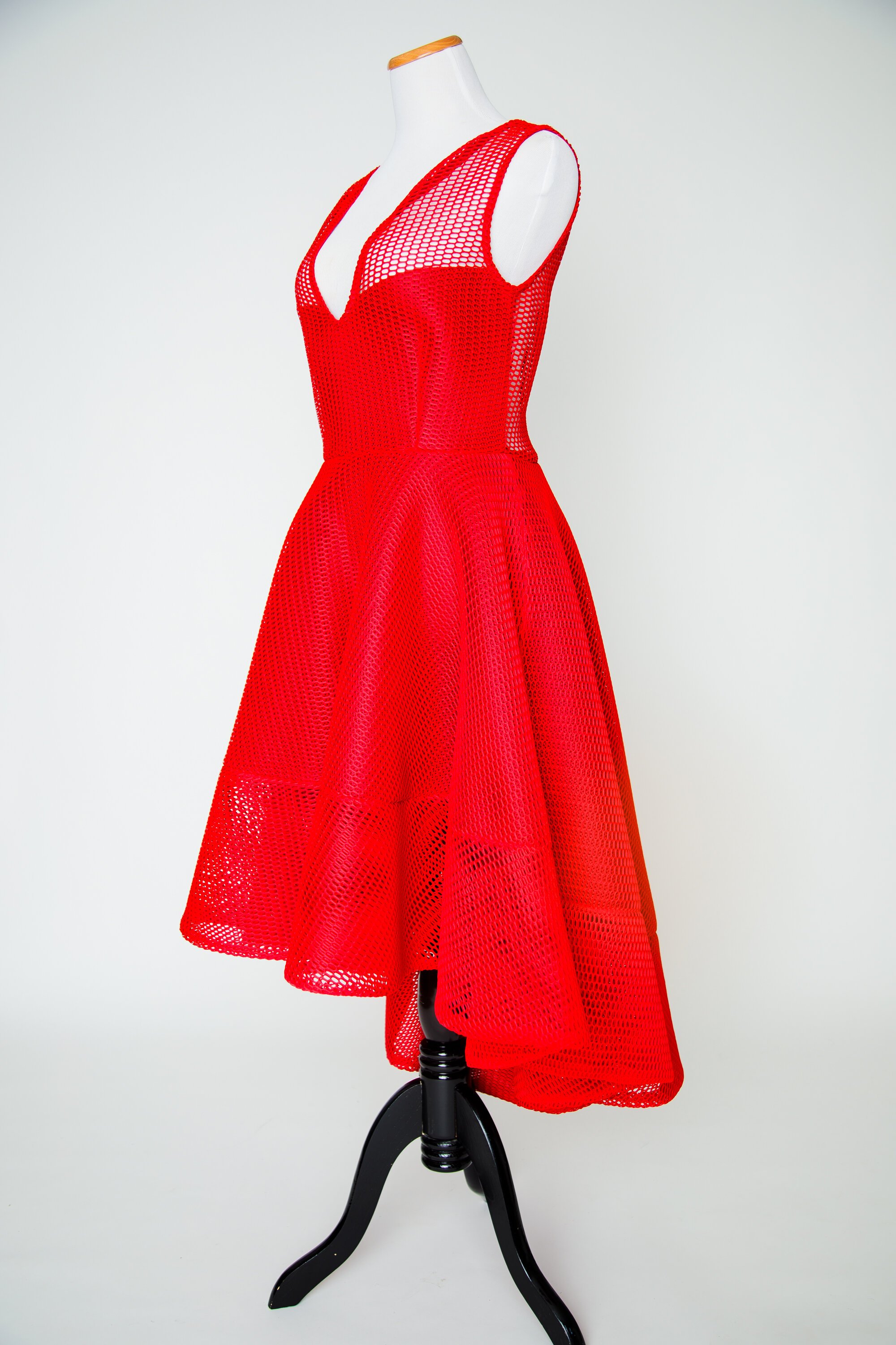 Color red, Size large (side view)