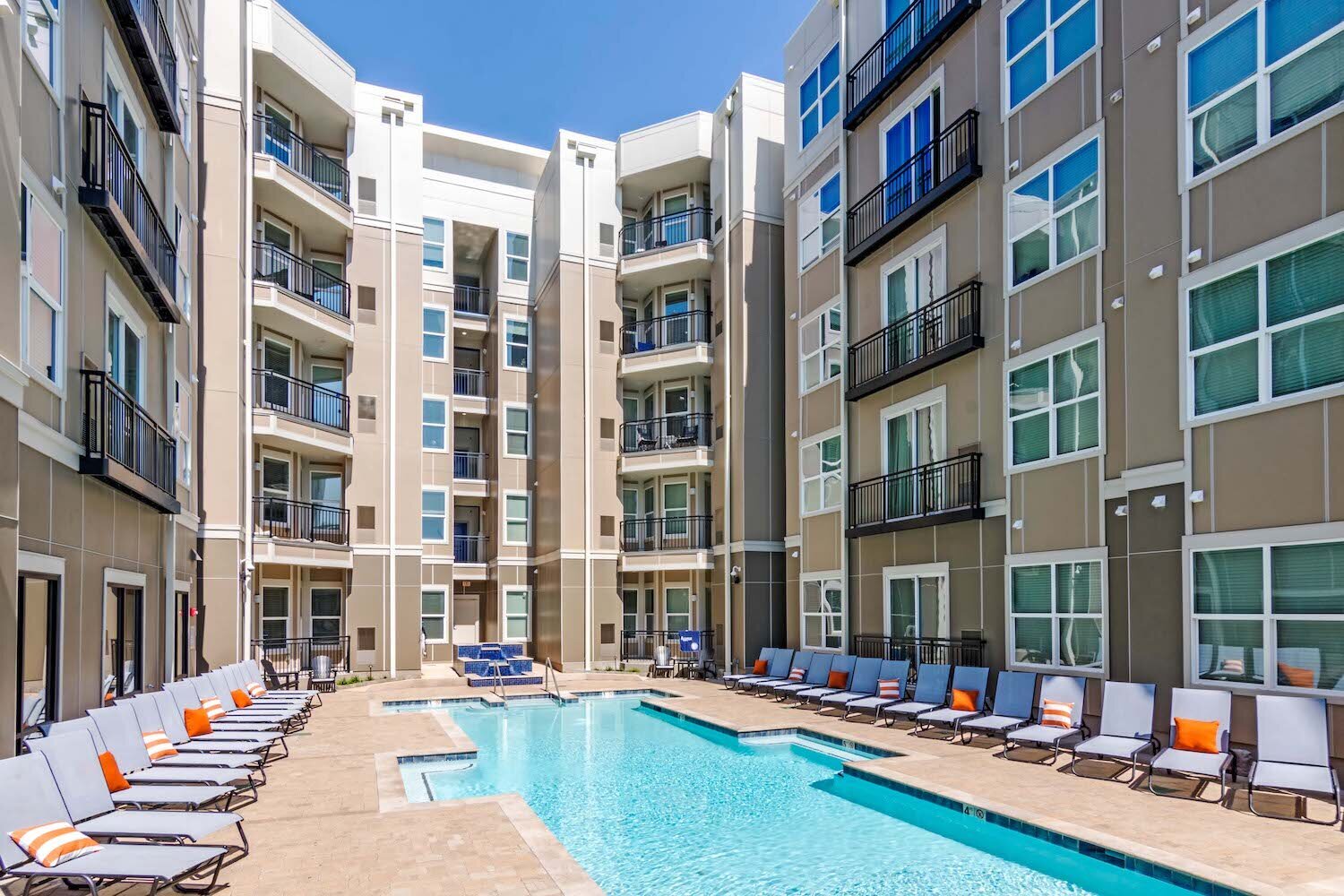 The Standard St. Louis | Off-Campus Student Housing