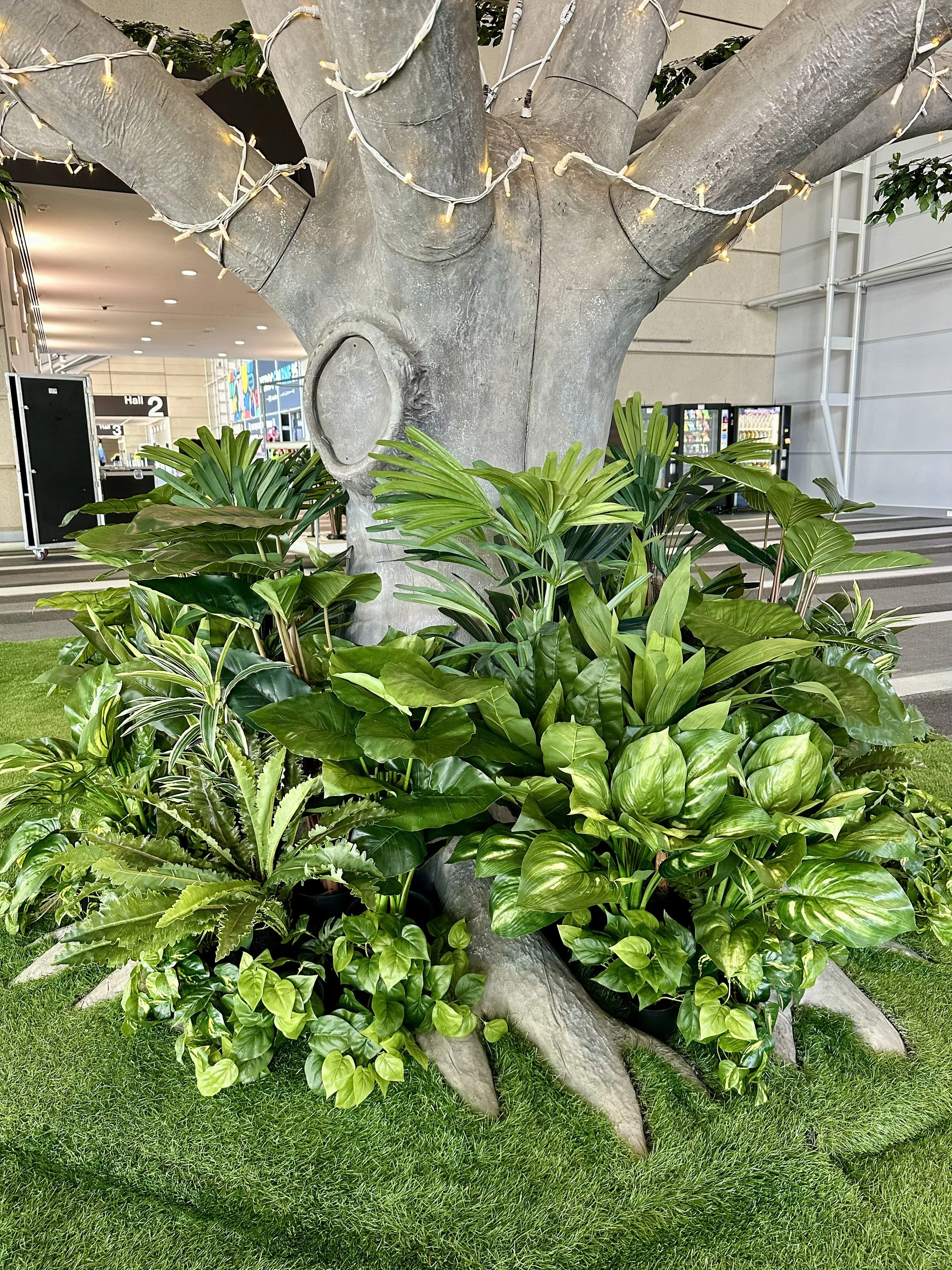 ARTIFICIAL TROPICAL GARDEN