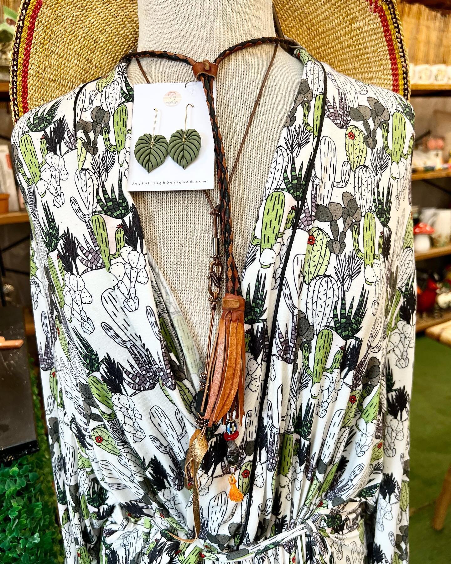 Looking Sharp 🌵
Mother's Day Gifts That Are As Unique As She Is 🙌🏽!
 #succulents #cactus #cacti #robes #mothersdaygift 

www.evergreengardencenter.com

#plants #gardencenter #shoplocal 
#sanantonio #texas #evergreengardentx 
#plantlovers  #nursery