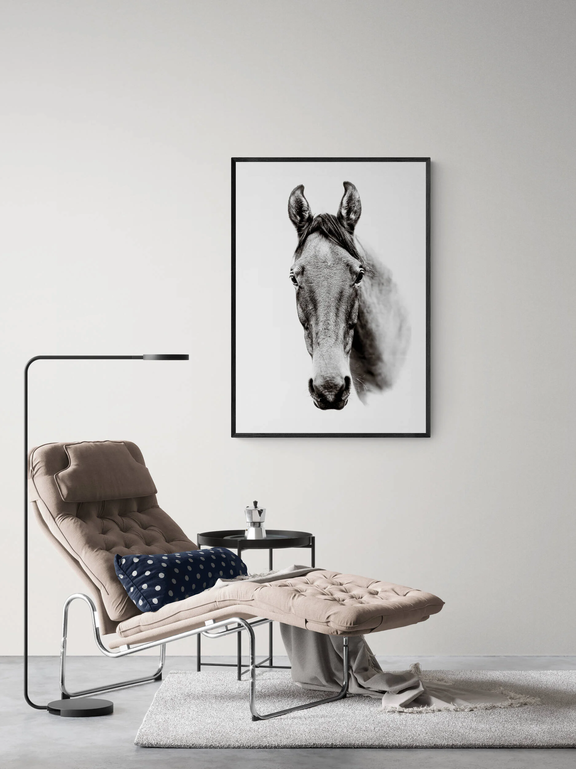 Stylish_sitting_room_with_chaise_lounger_and_lamp.jpg