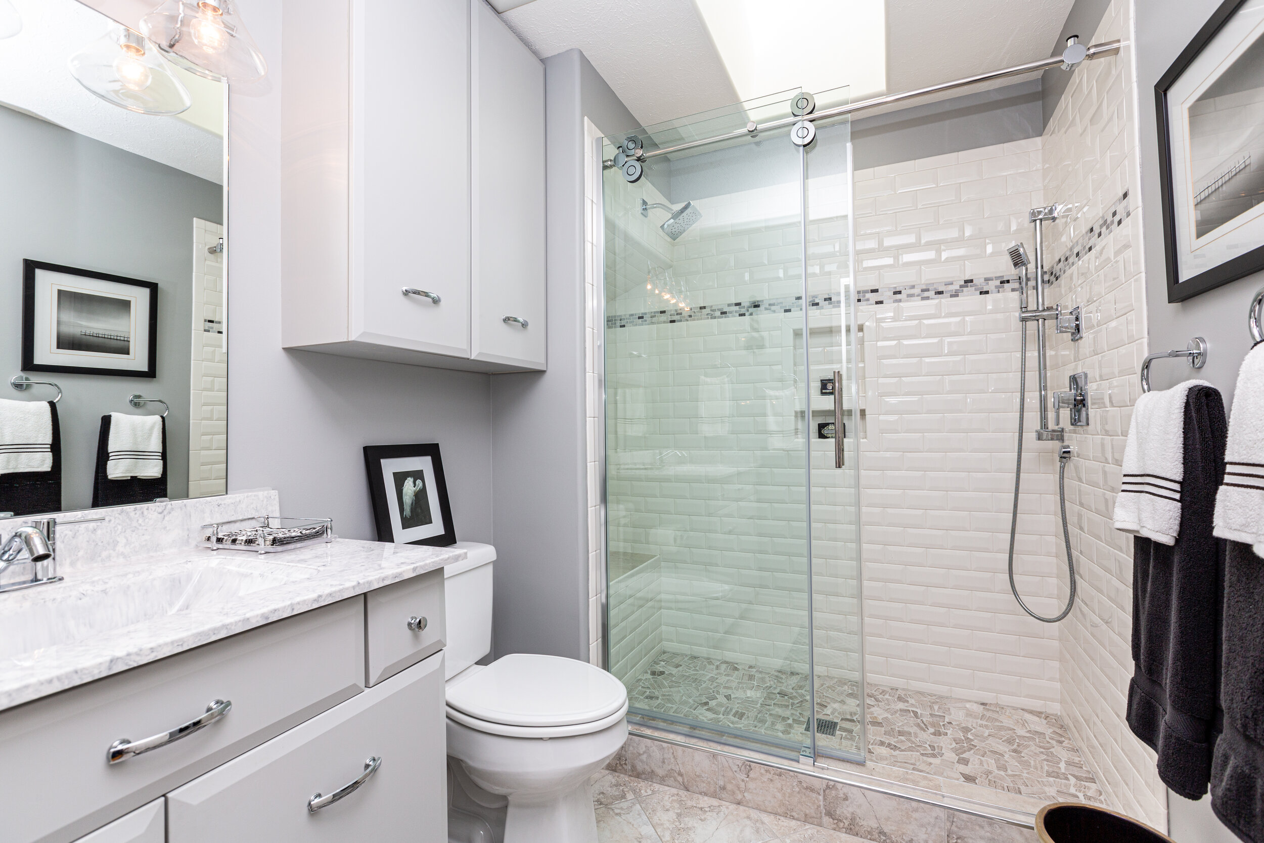 main bathroom 1.jpg