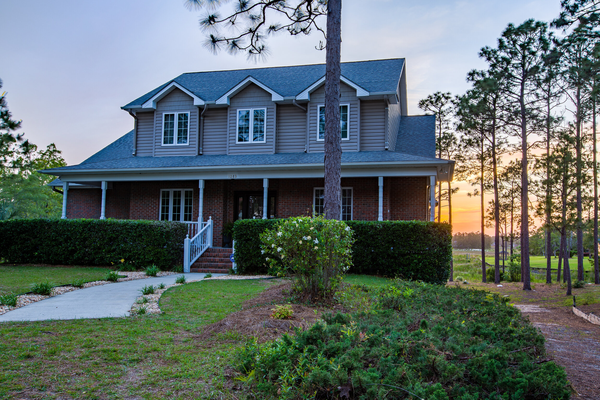 1283 Front of House.jpg