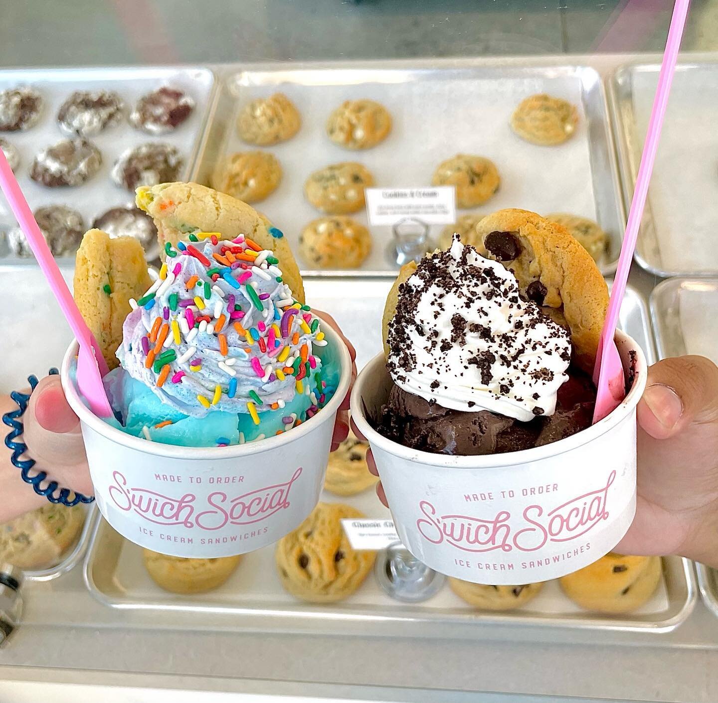 2 sundaes are always better than 1 🍪🍦🕺🕺

Holiday Weekend Hours:
Friday: 5-10pm
Saturday: 12-10pm
Sunday: Closed
Monday: Closed

🍪Confetti Sugar and Chocolate Chip
🍦Blue Moon and Zanzibar Chocolate
🍫Whipped Cream, Confetti Sprinkles, Crushed Or