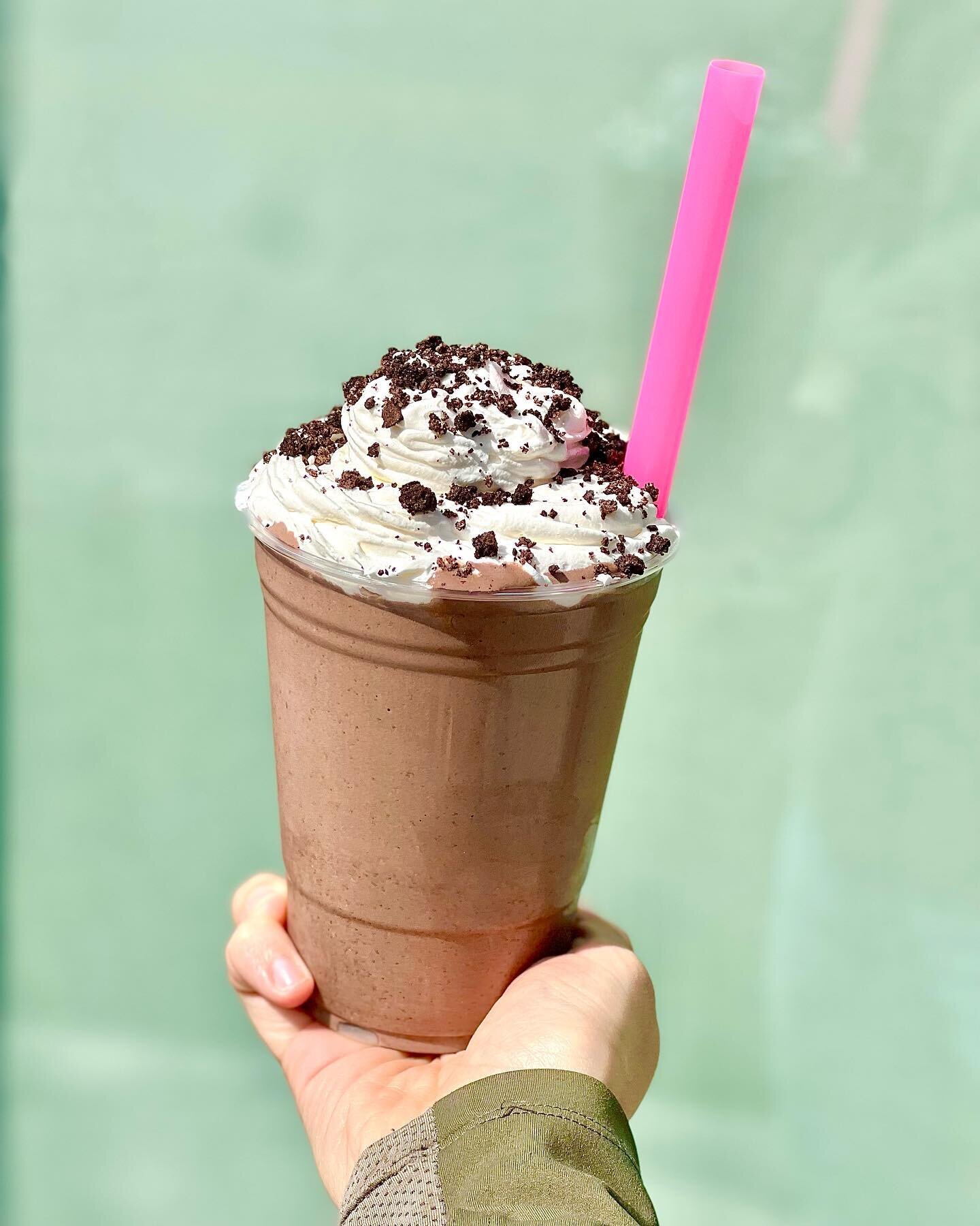 Classic Milkshake or Cookie Shake 👀

Milkshakes with or without the cookie, always made to order 🕺

🍦Zanzibar Chocolate
🍫Whipped Cream and Crushed Oreos
.
.
.
#treatyourself #cookies #icecream #milkshake #columbus #columbusohio #midwestfoodfest #